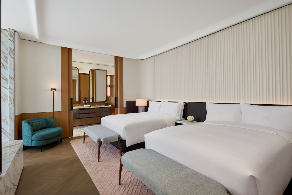 Suite, 2 Queen Beds (Waldorf, Outdoor Jacuzzi)
