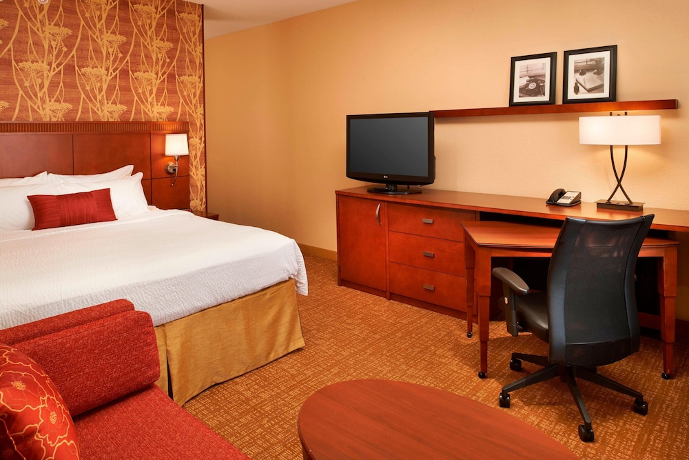 Deluxe Room, 2 Queen Beds, Balcony (Balcony) - Photo 2