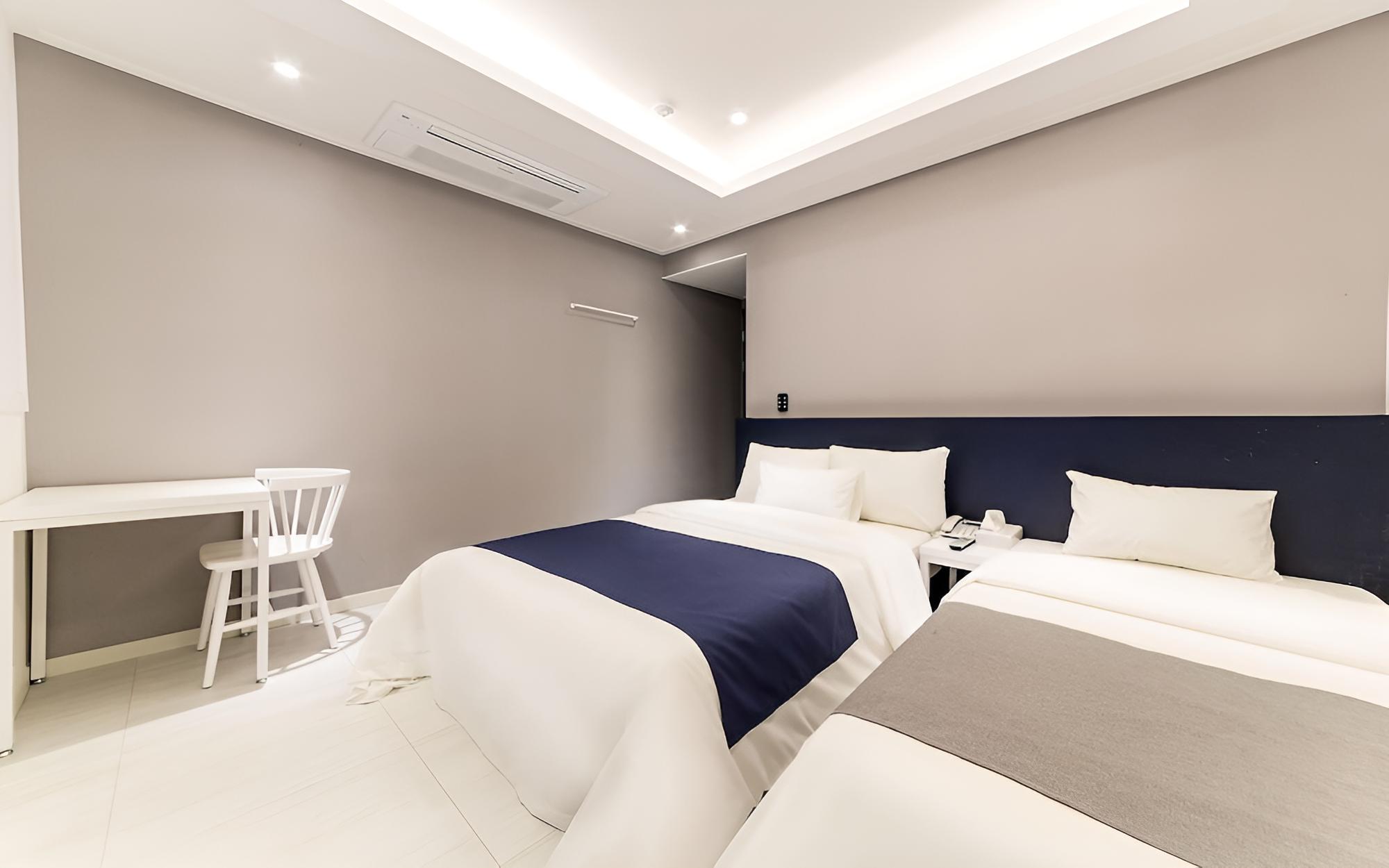 Room (Twin (high-spec 1PC RTX1060/65tv Netf) - Photo 2