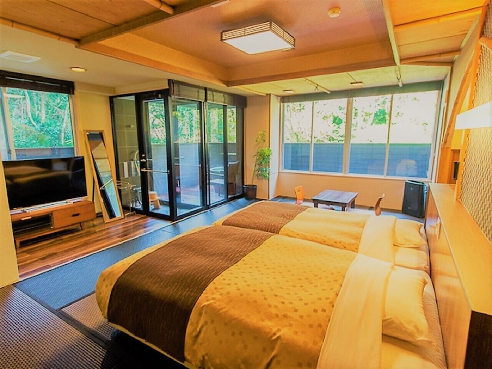 Traditional-Western style Jr Suite Room with open-air bath, Smoking photo 3