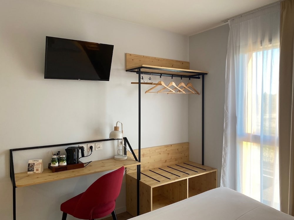Standard Twin Room - Photo 4