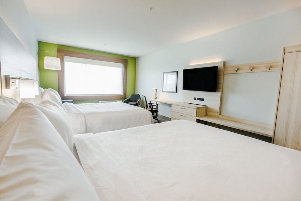 Suite, Multiple Beds, Accessible, Non Smoking (Communications) - Photo 2