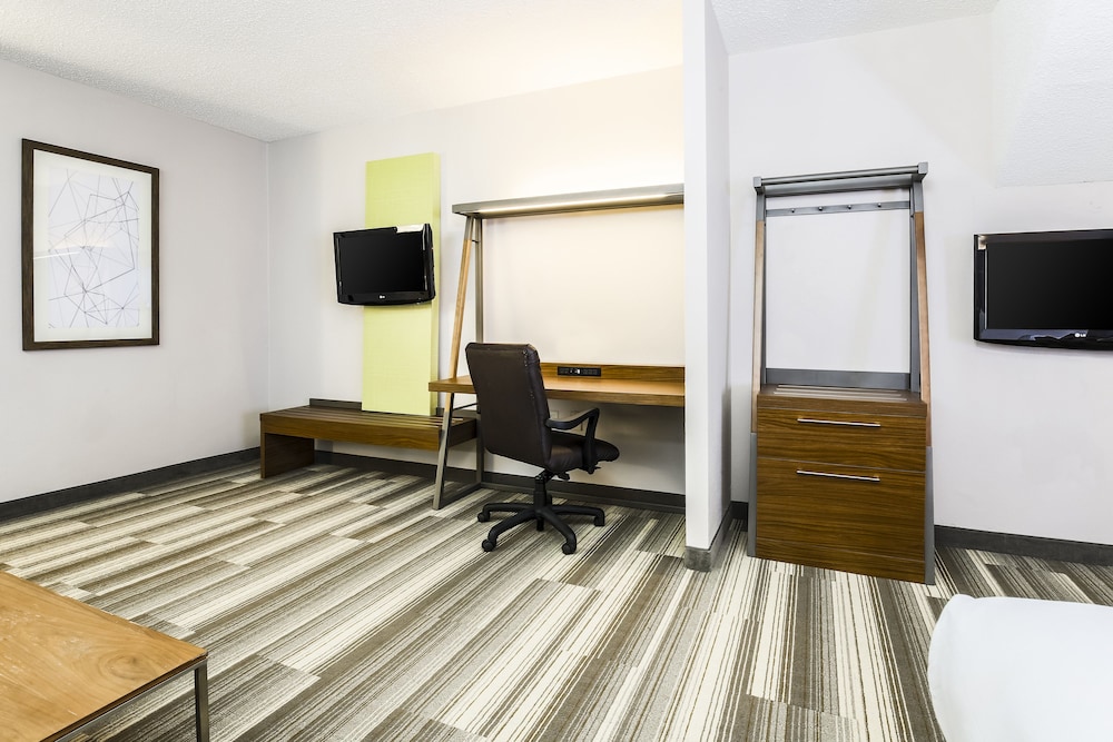 Standard Room, Multiple Beds - Photo 3