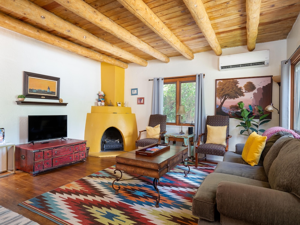 House (2 Bedrooms)