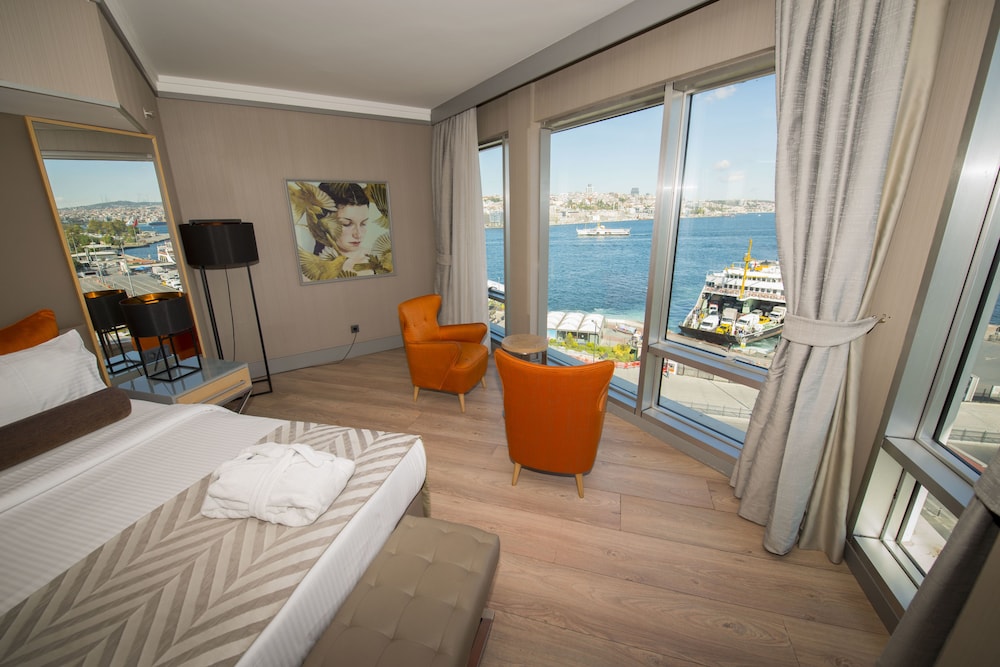 Queen Suite Sea View Room photo 1