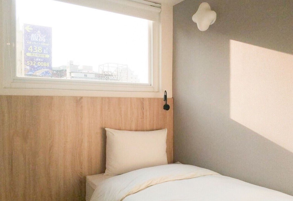 Economy Single Room, Women only, Non Smoking, Shared Bathroom photo 3