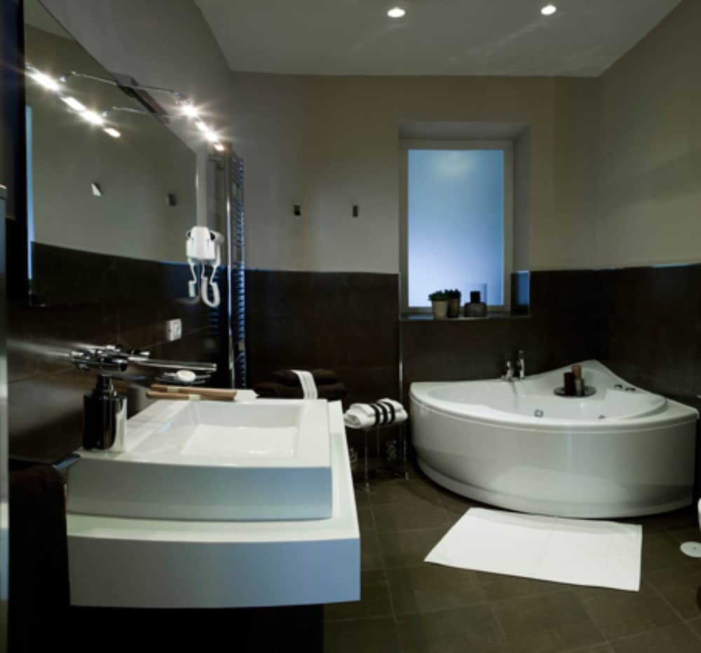 Superior Room, 1 Queen Bed, Jetted Tub photo 2