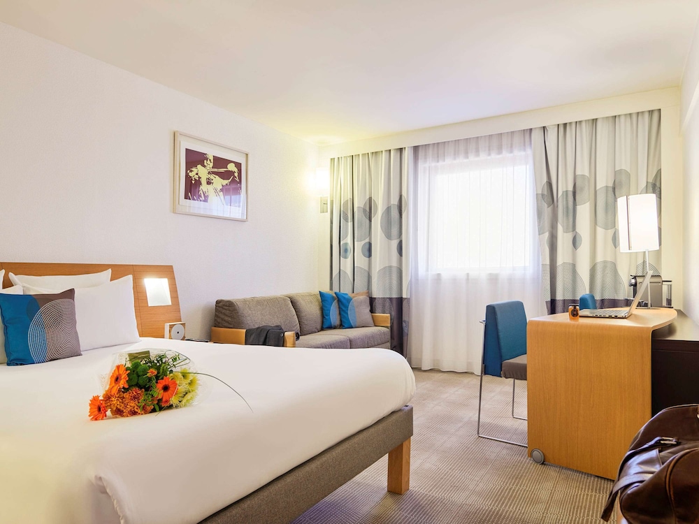 Executive Room - Photo 1