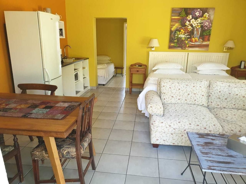 Comfort Cottage, 2 Bedrooms (Coral)