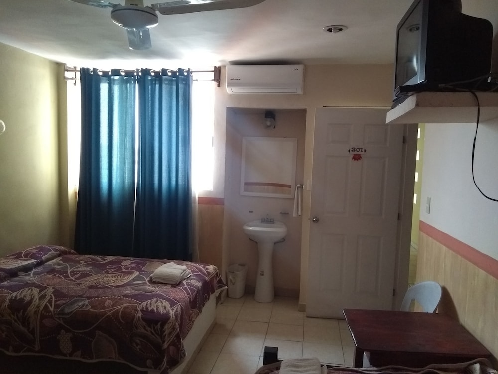 Family Double Room, Multiple Beds photo 3