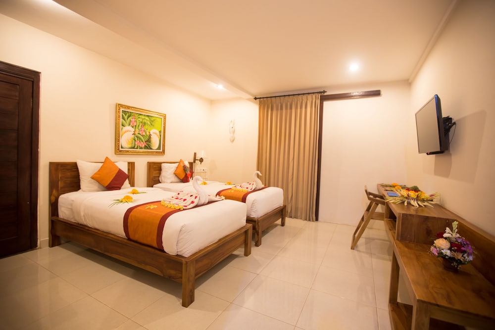 Deluxe Room, Pool View - Photo 13