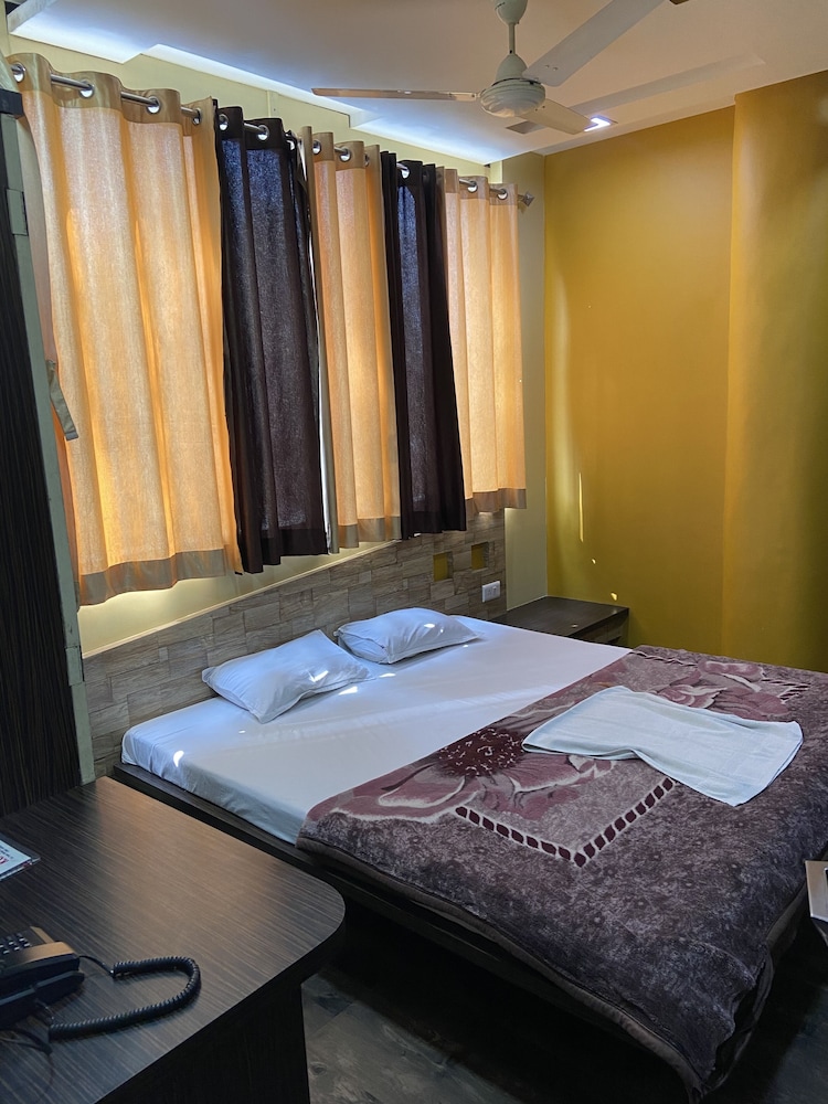 Deluxe Room - Photo 5