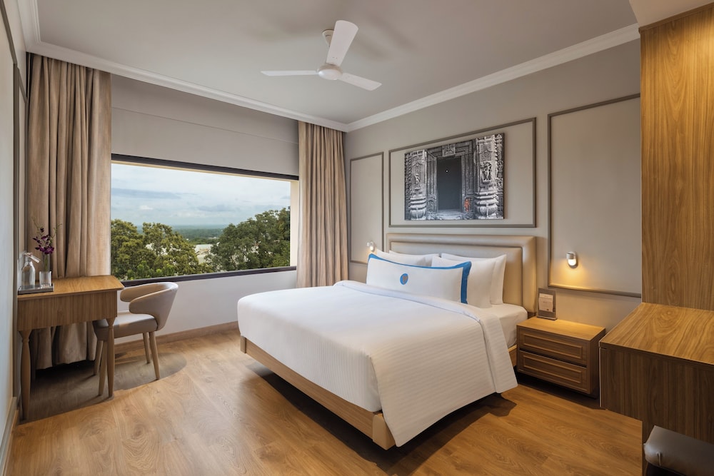 Suite, 1 King Bed photo 1