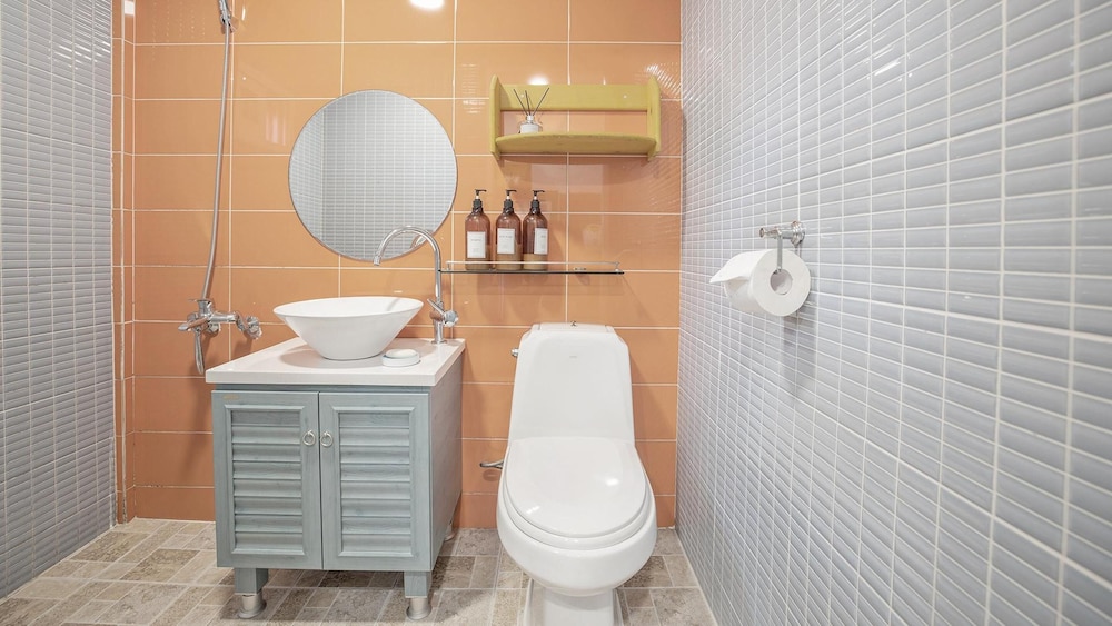 Basic Room, 1 Bedroom (201(with Pet,1st floor)) - Photo 12