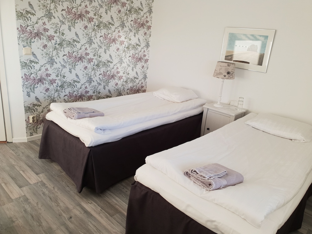 Twin Room, Private Bathroom, Garden View (10 Percent)