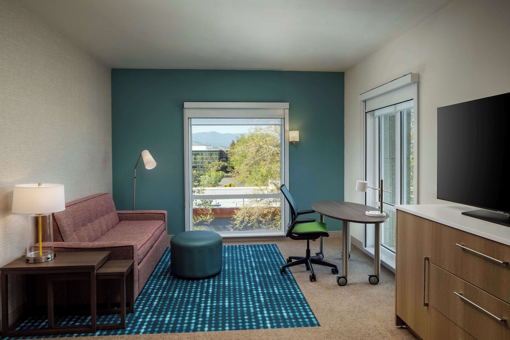 Suite, 1 King Bed, Accessible (Hearing) - Photo 2
