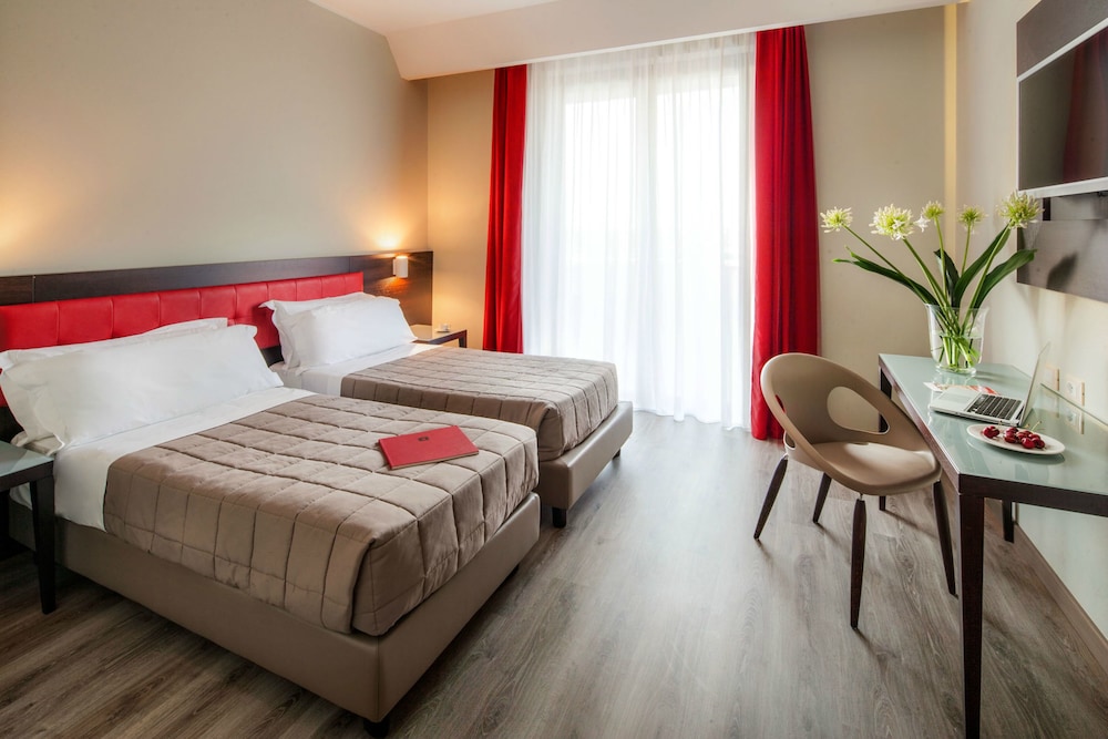 Standard Double Room, 2 Twin Beds - Photo 1