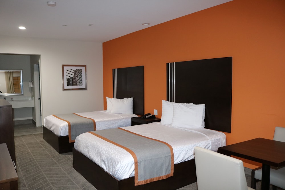 Double Room, 2 Queen Beds, Refrigerator & Microwave photo 2