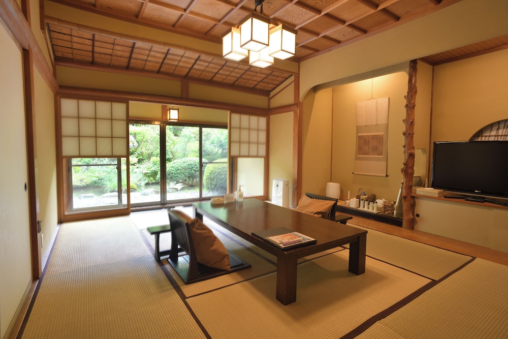 Luxury Suite, Garden View