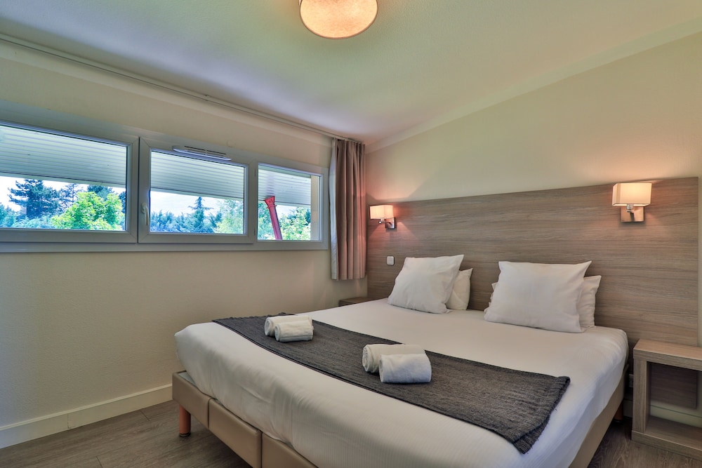 Suite, 2 Bedrooms - Photo 3