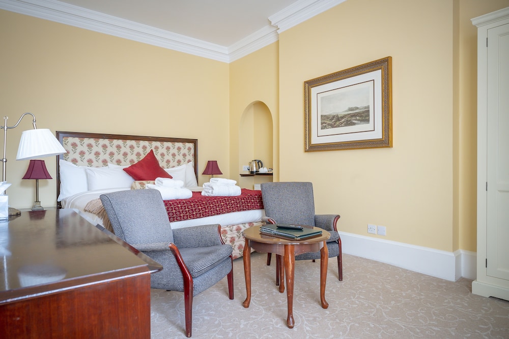Double or Twin Room (Large) photo 3