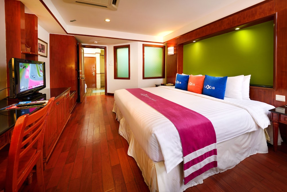 Deluxe Water Chalet (Lower) - Photo 4
