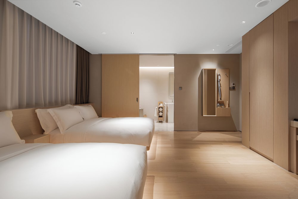 Exclusive Twin Room, 2 Double Beds, Bathtub Grab Bars, City View