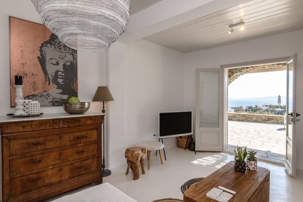 Luxury Villa photo 1