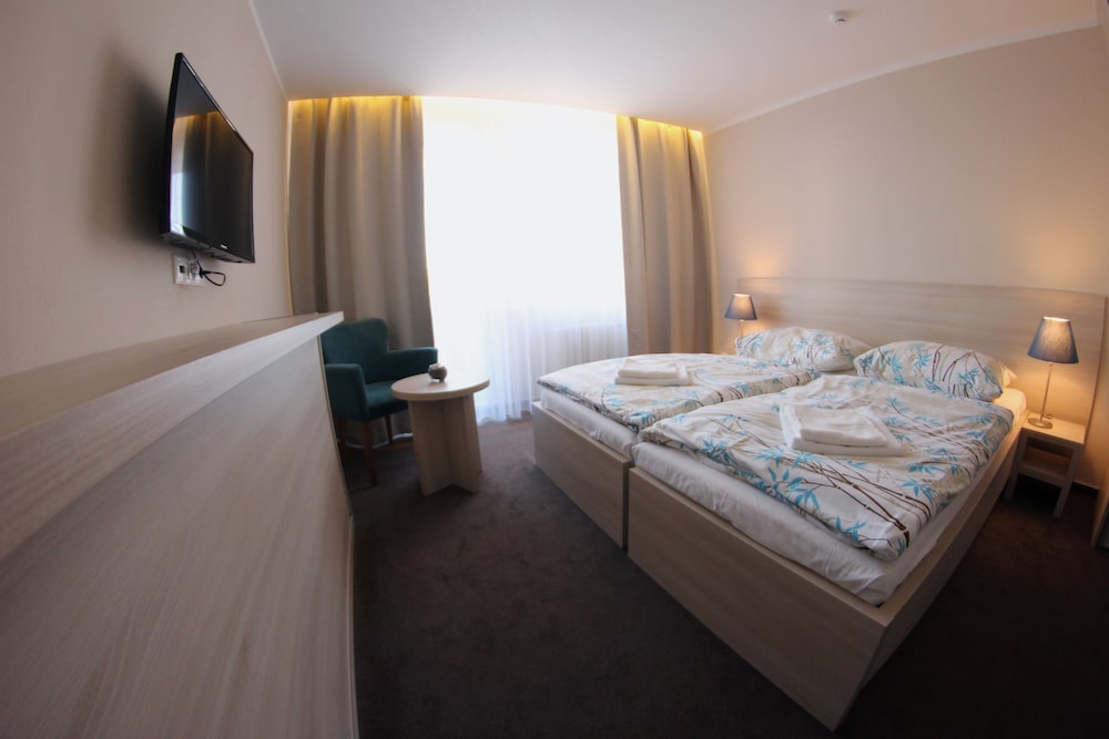 Premium Double or Twin Room, 1 Bedroom, Bathtub, City View - Photo 4