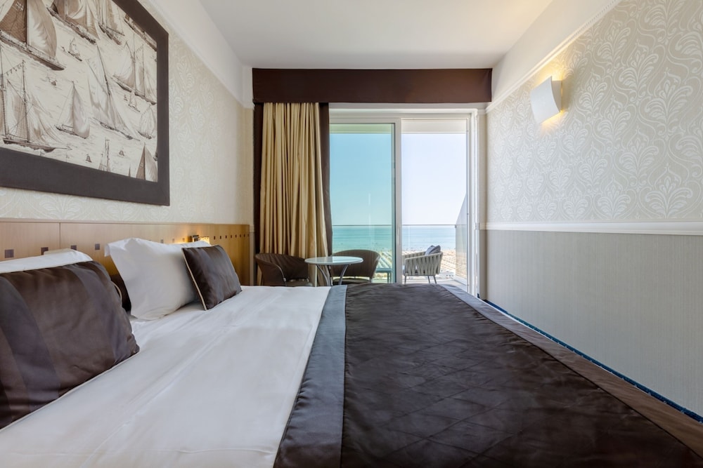Panoramic Quadruple Room - Photo 3