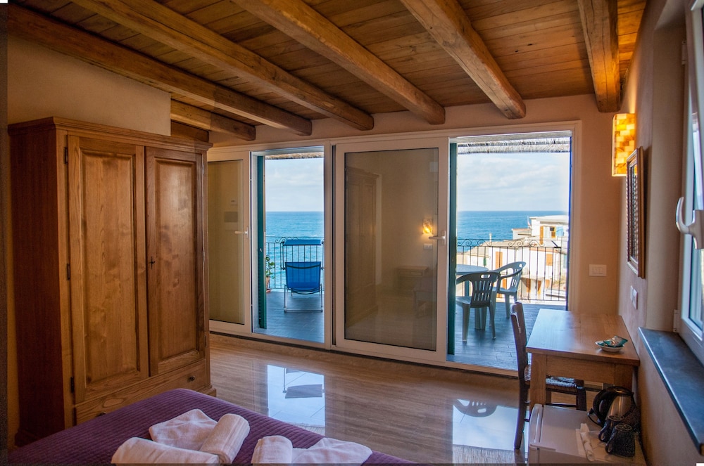 Superior Double Room, 1 Queen Bed, Terrace, Sea View photo 1
