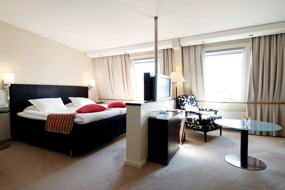 Deluxe Room - Photo 12