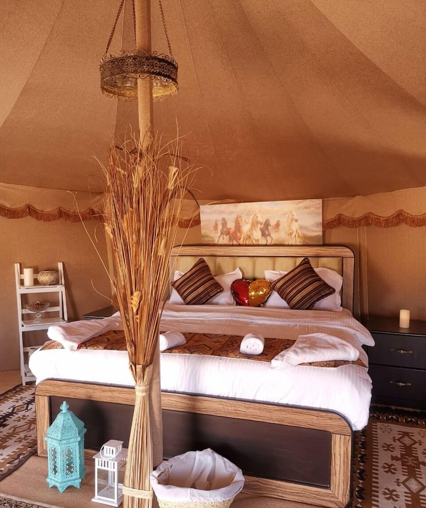 Deluxe Tent photo 2