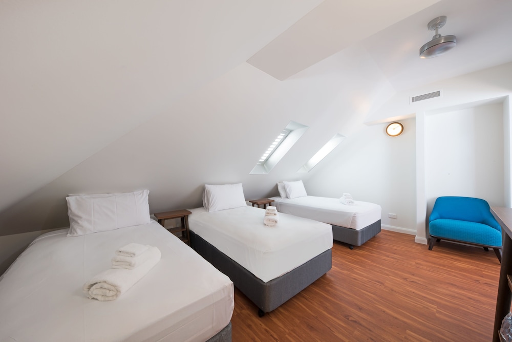 3 Bedroom 3 Bathroom Top Floor Spa Penthouse - Photo 22