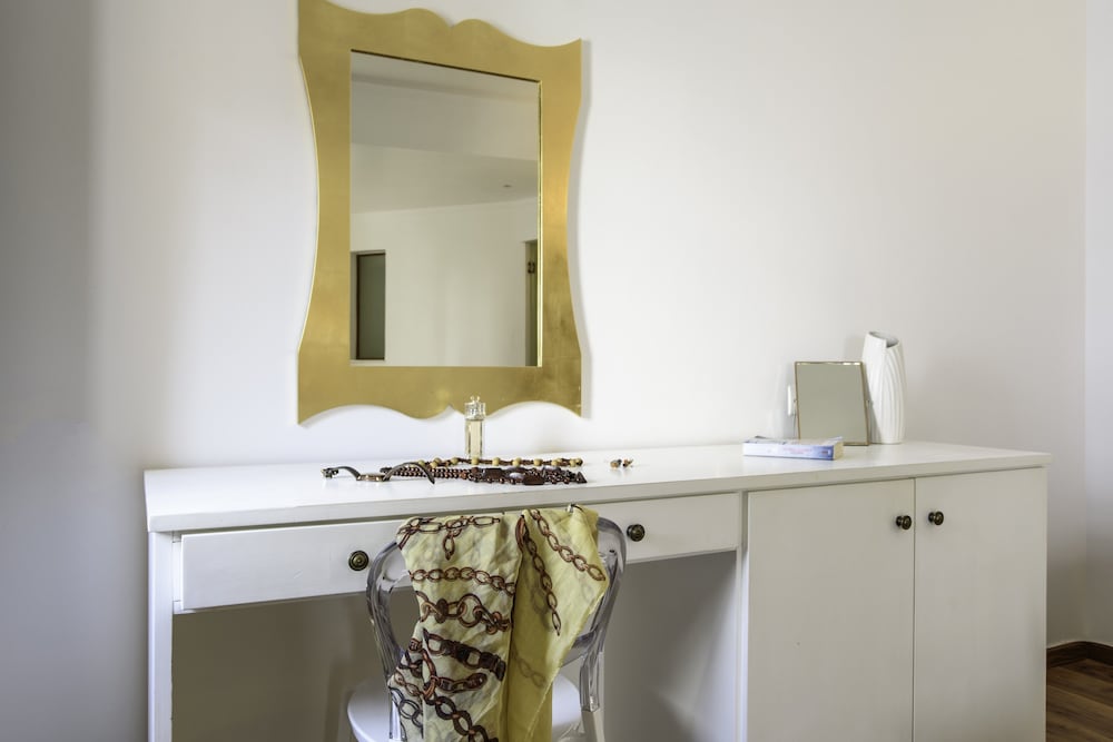 Honeymoon Suite, Jetted Tub - Photo 18