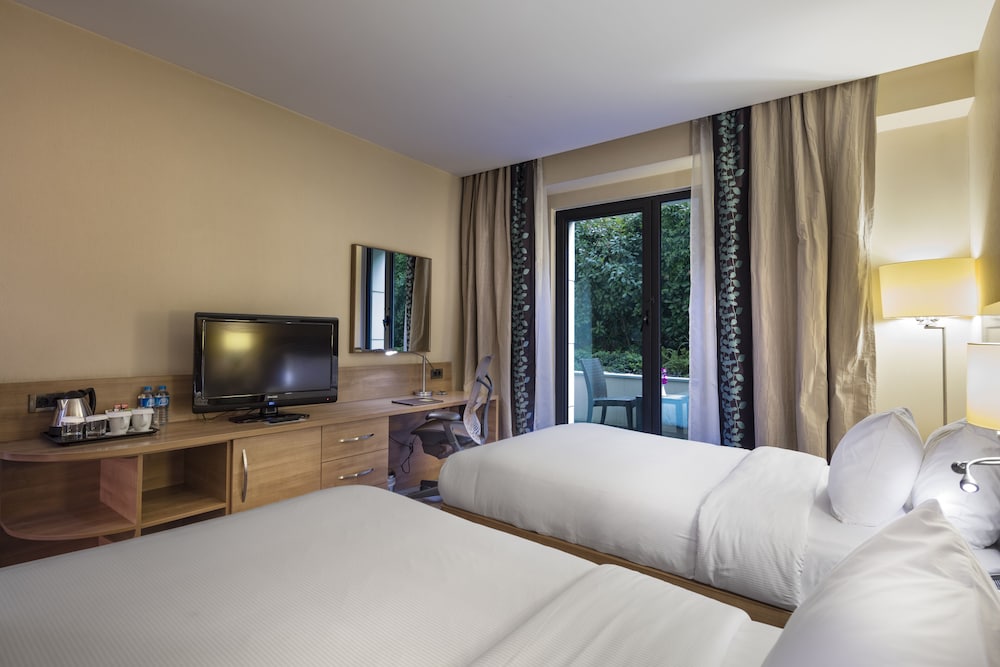 Twin Room, City View photo 2