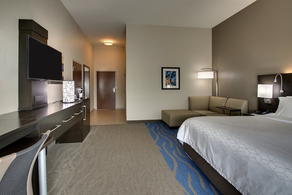 Standard Room, 1 King Bed (Walk-In Shower) photo 1