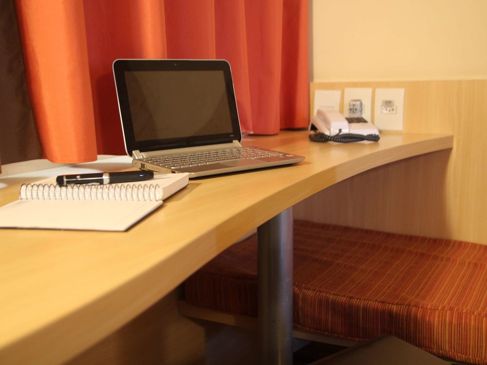 Standard Room, Multiple Beds photo 2