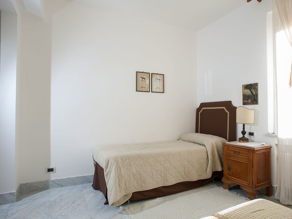 Villa photo 2