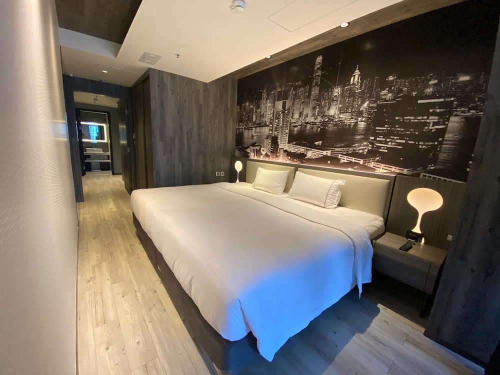 Honeymoon Room, 1 King Bed photo 2