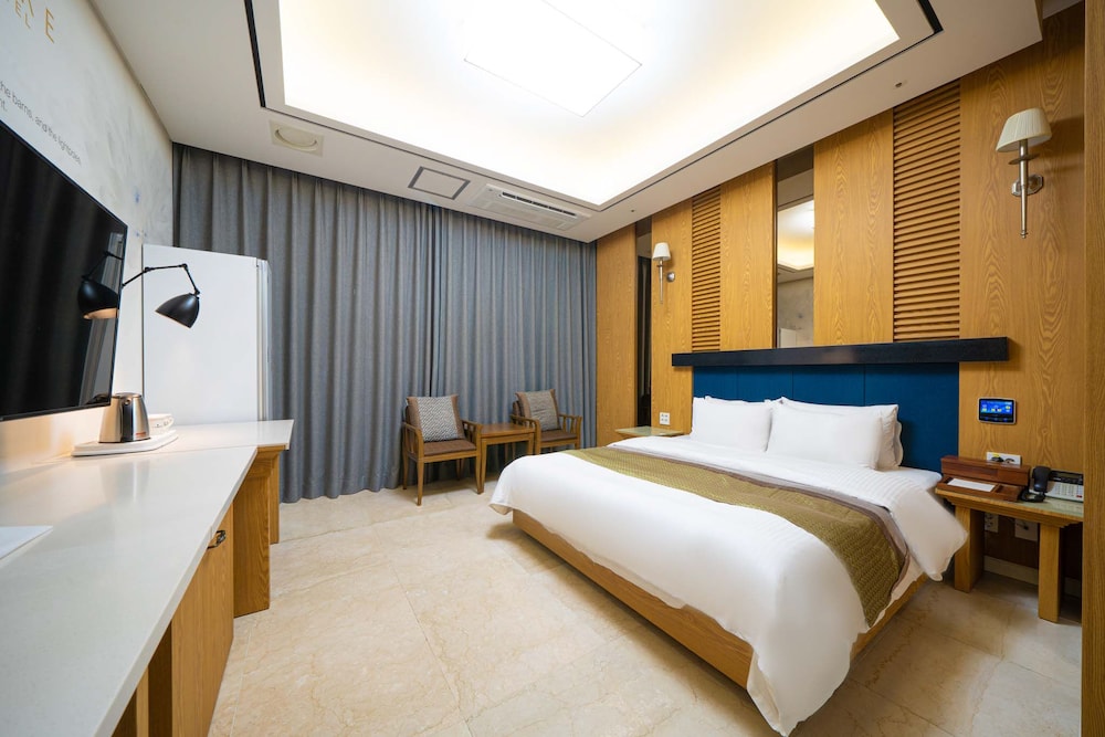 Deluxe Double Room, Lake View photo 2
