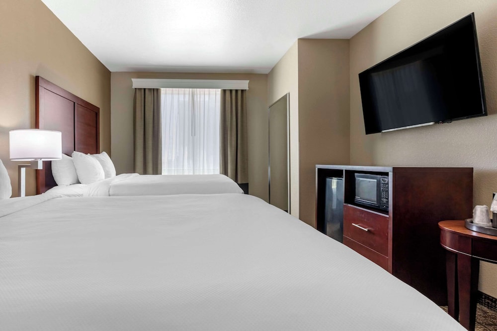 Suite, Multiple Beds, Non Smoking - Photo 4