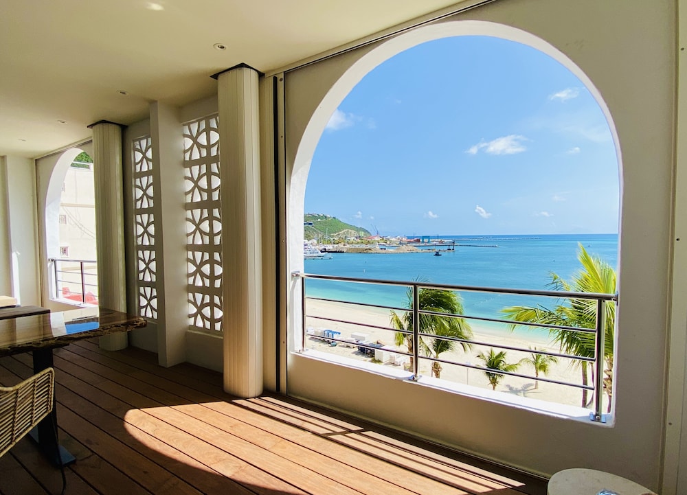 Deluxe Room, Balcony, Beach View