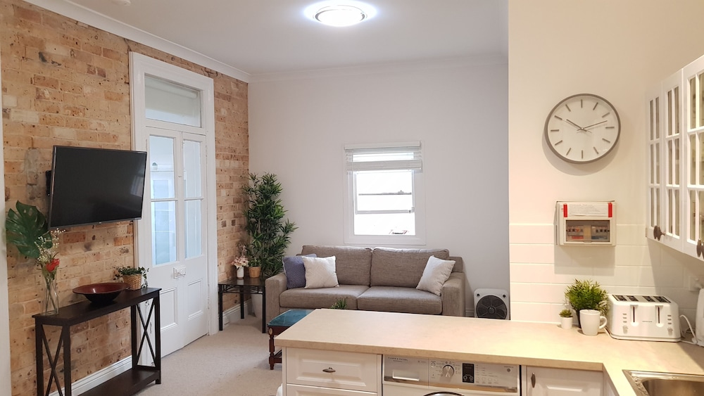 Executive Apartment, 2 Bedrooms, Beach View, Beachfront (Apartment 8) photo 1