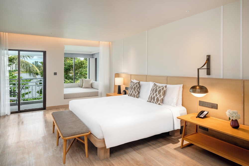 Suite, 1 King Bed, Ocean View