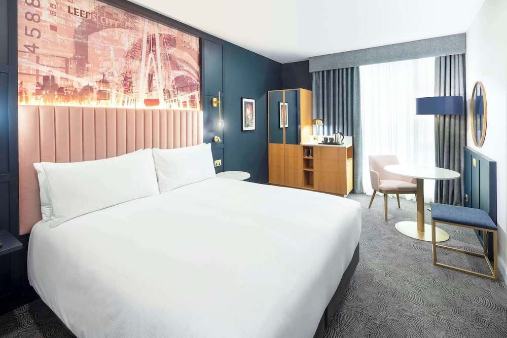 Deluxe Room, 1 King Bed photo 1