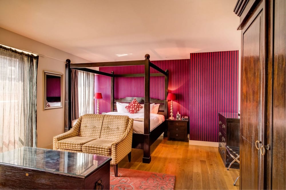 Senior Room, 1 Queen Bed (Fellows)