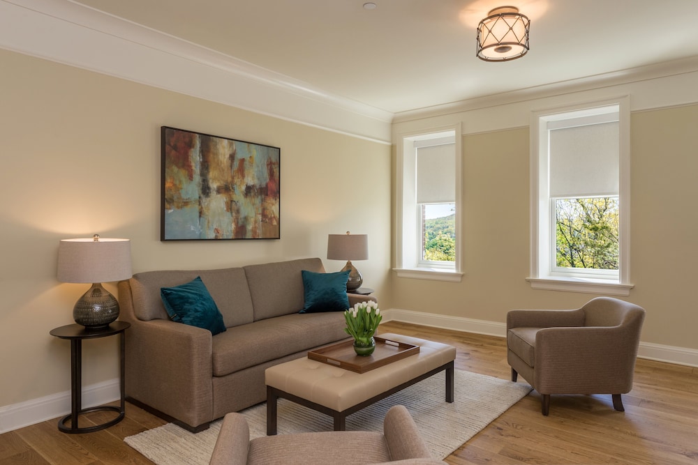 Abbey Nature View Suite photo 2