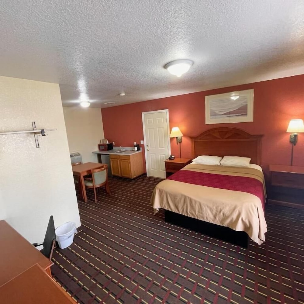 Kitchenette Queen Deluxe Room Smoking