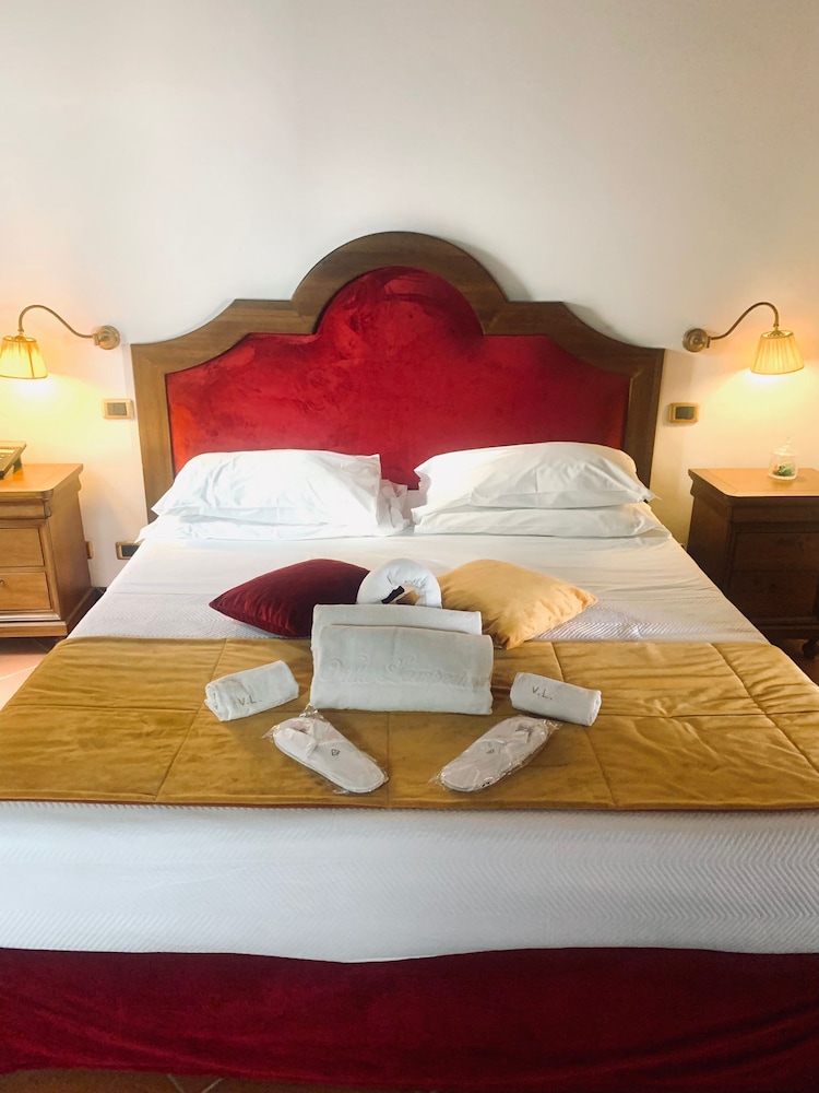 Executive Suite, 1 Queen Bed, Patio, Courtyard Area